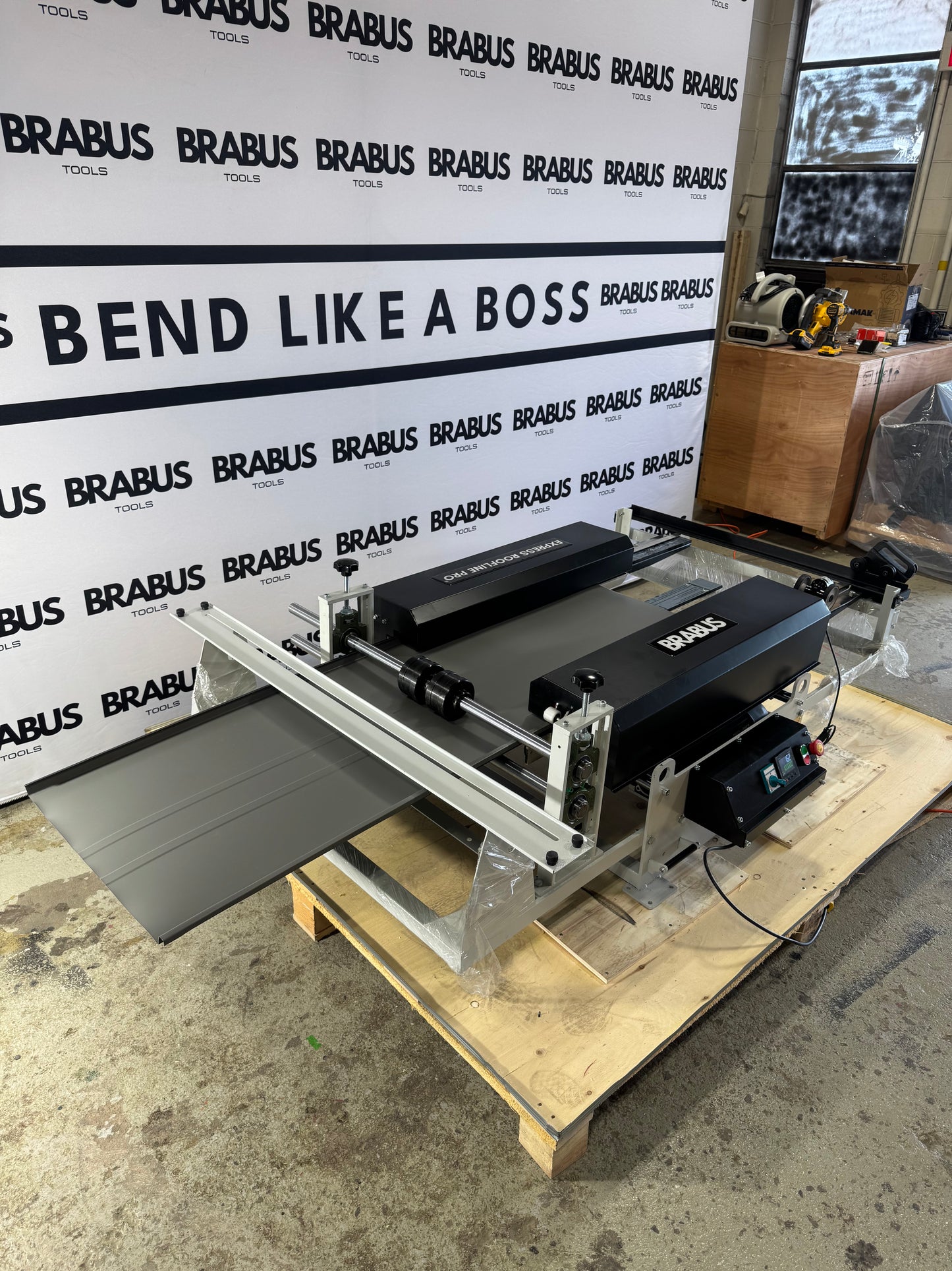 Brabus Seam-Jet™ | Portable Standing Seam Machine (Only machine) - Brabus Tools Inc